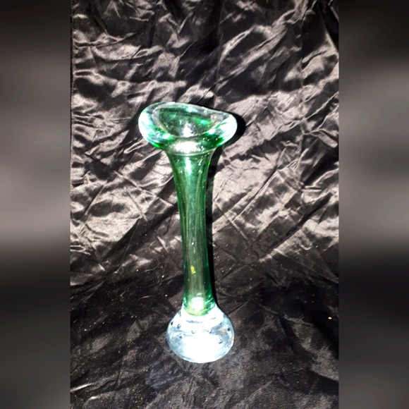 Green glass bud vase - Picture 1 of 4